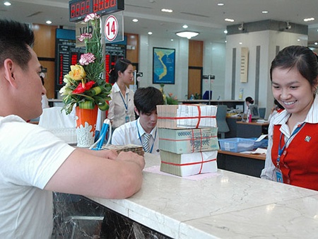 Banks ignore deposit interest cap in desperate liquidity bid